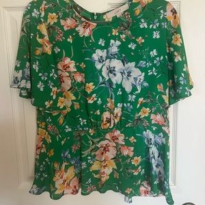 Green floral fit and flare short sleeve top